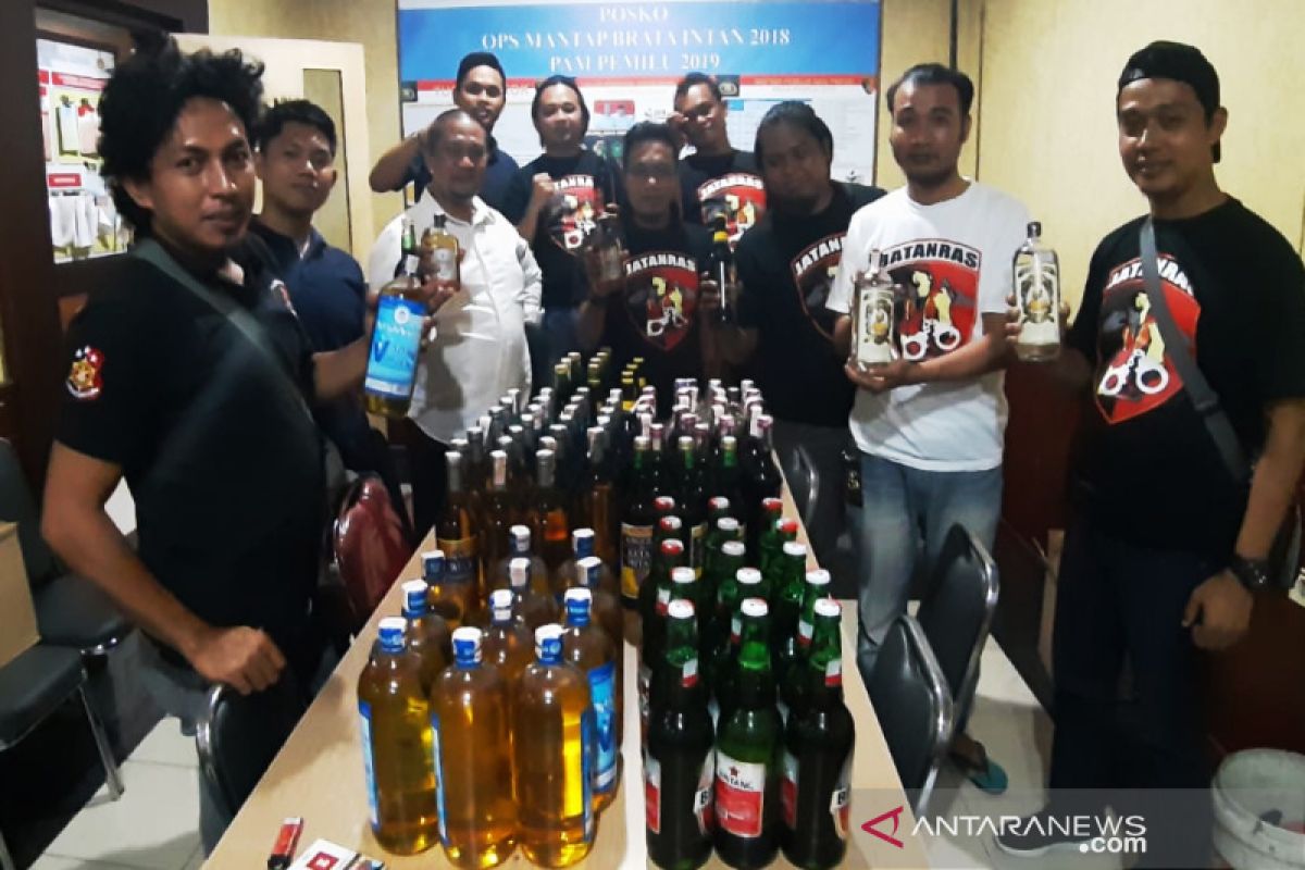 Ditkrimum Polda Kalsel sita 167 botol minuman keras ilegal