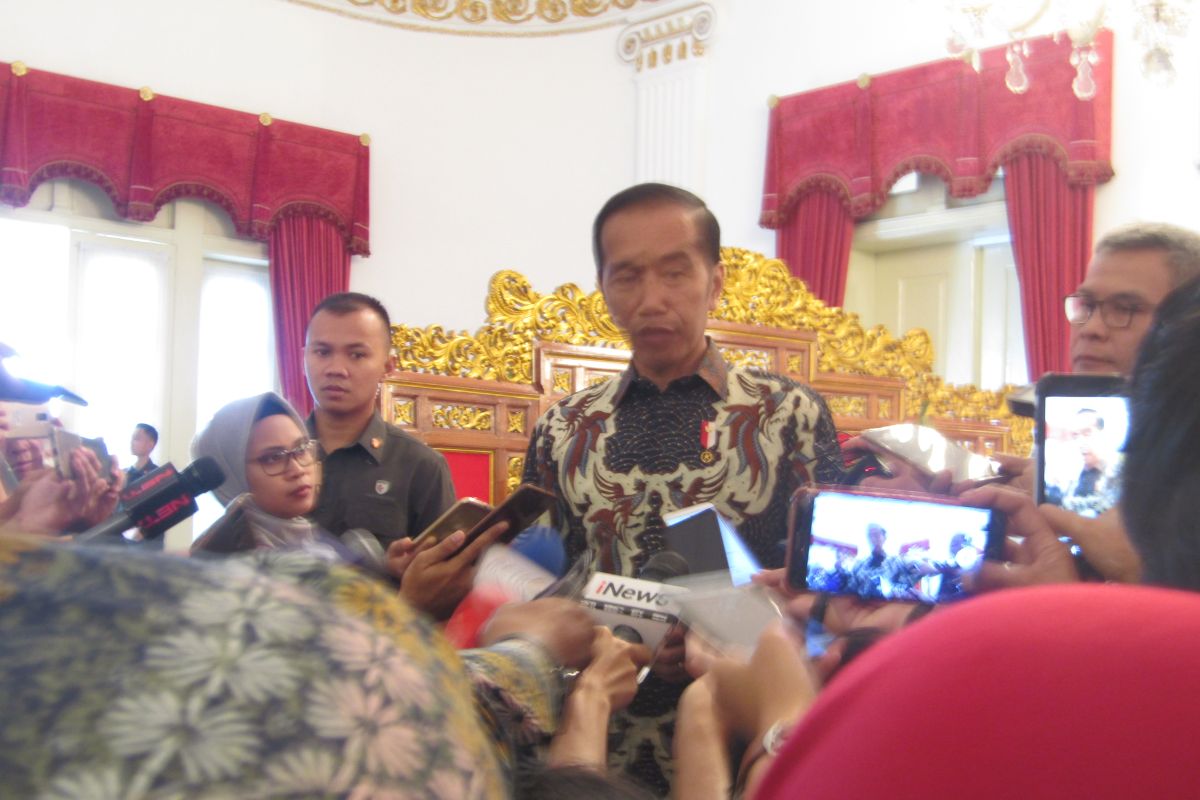 Jokowi sampaikan Indonesia sangat kehilangan Mbah Moen