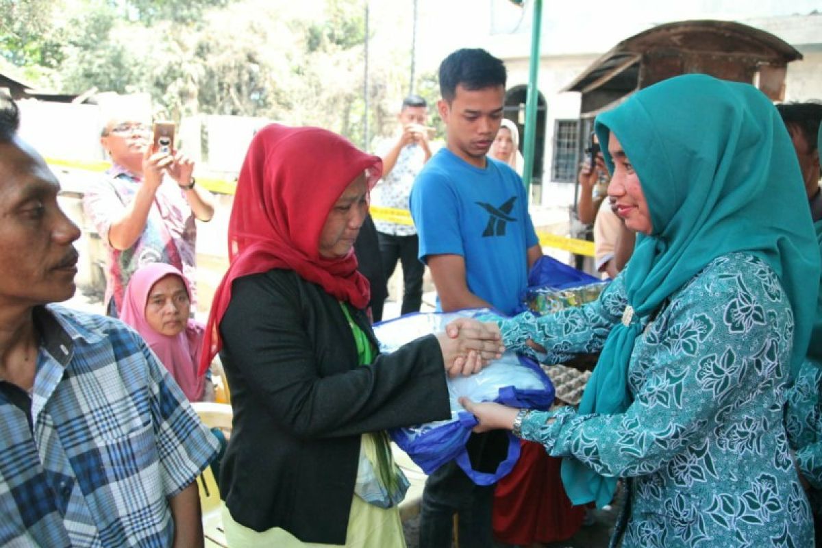 Isteri Wali Kota Pematangsiantar temui korban kebakaran