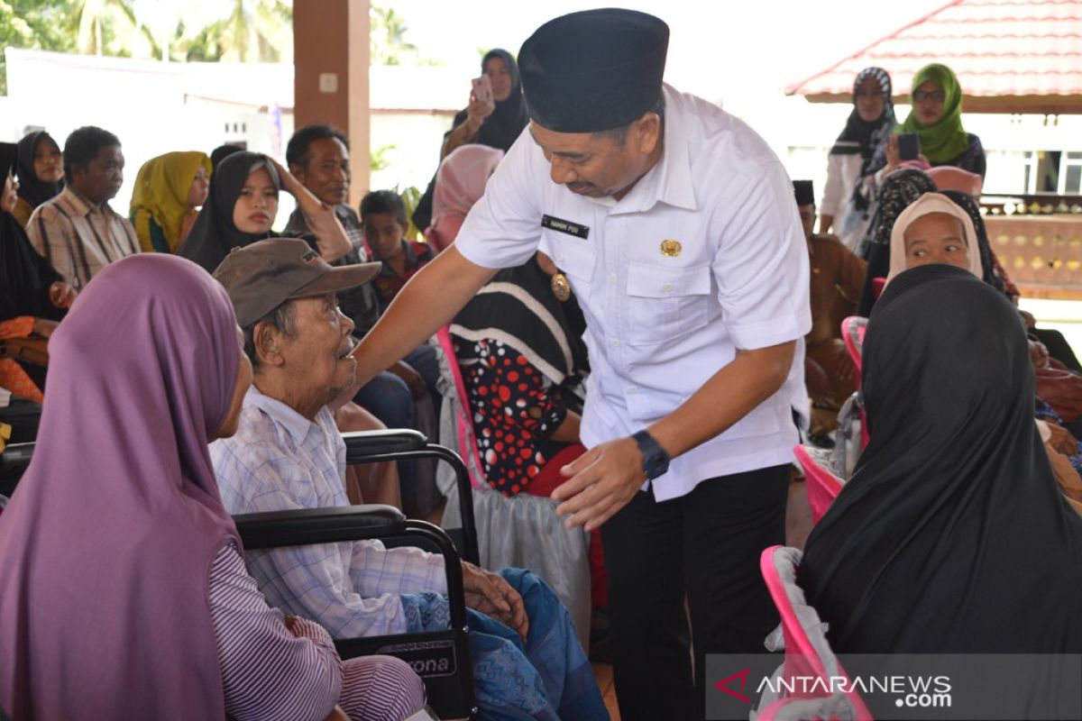 Bone Bolango serahkan bantuan untuk 91 penyandang disabilitas