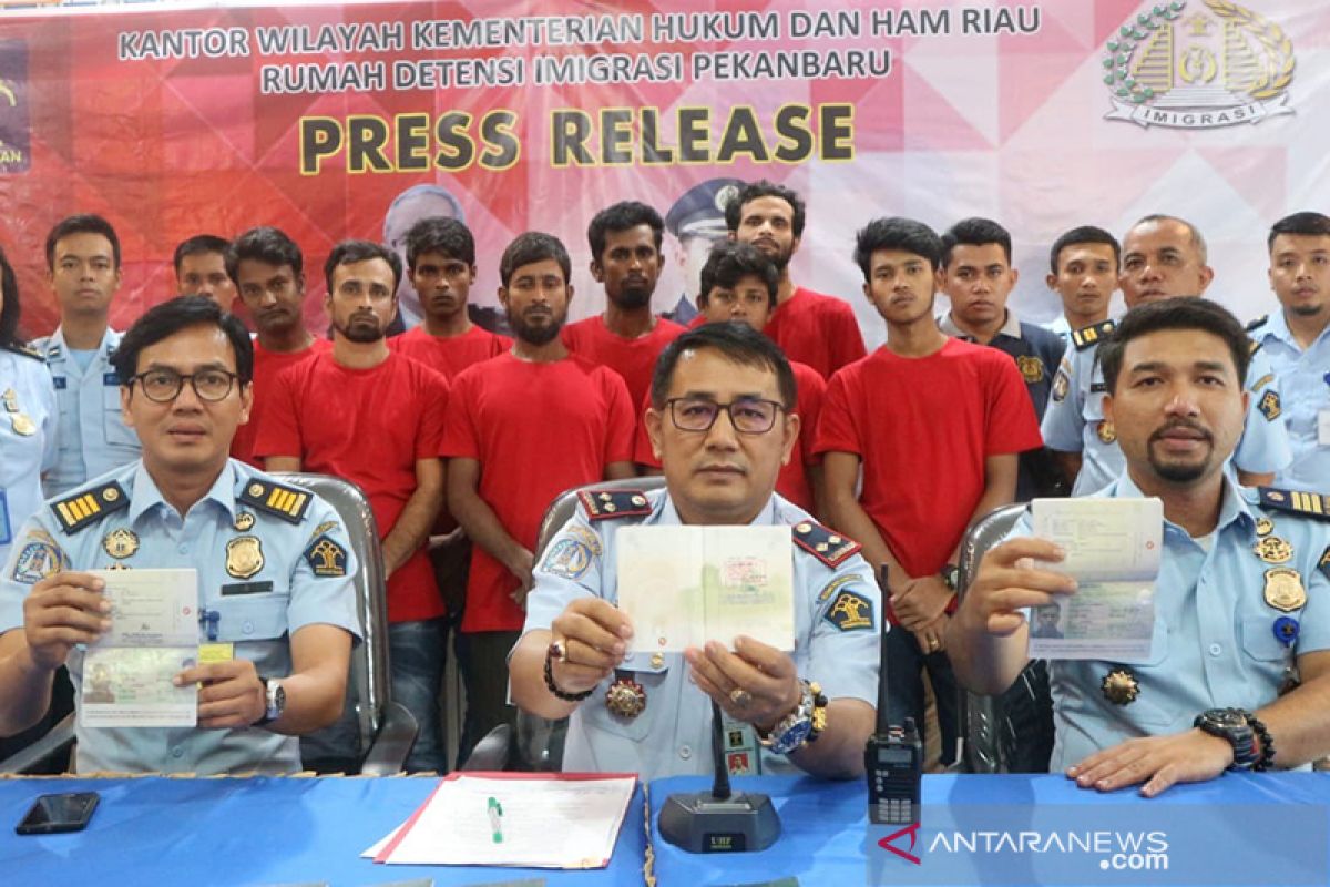 Indonesia deportasi 35 WNA asal  Bangladesh ldi Riau