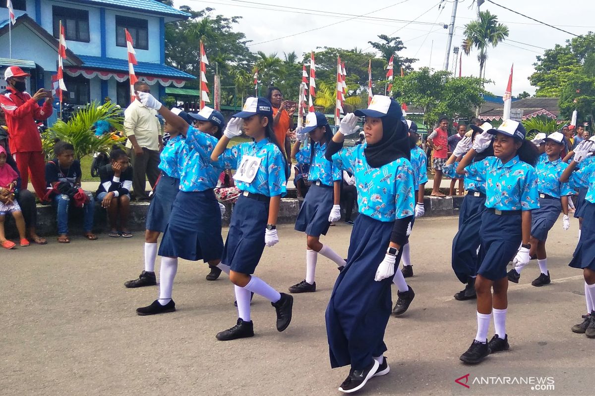 Ribuan warga Biak Numfor ikuti lomba gerak jalan sambut HUT Kemerdekaan RI