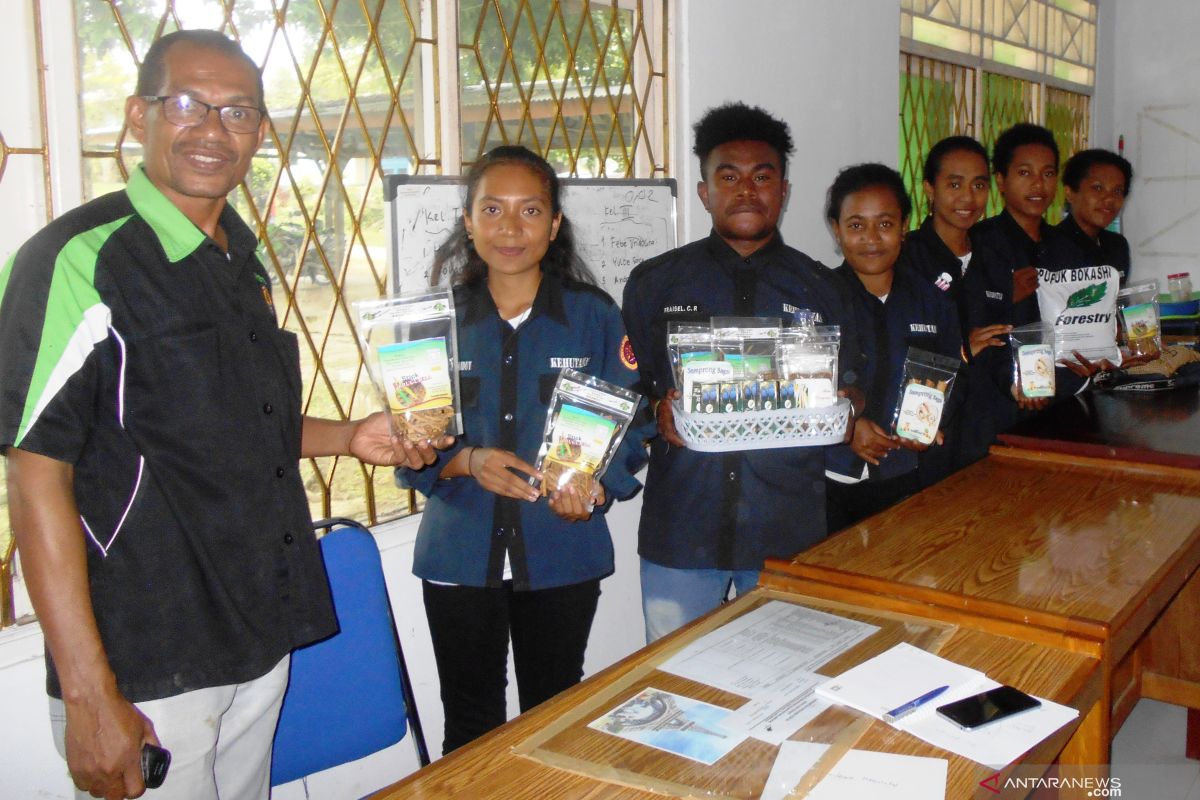 Mahasiswa UNIPA praktik pengelolaan hutan di Biak Numfor