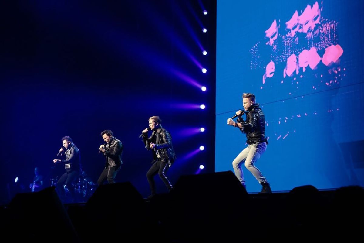 Westlife beri tribute untuk Queen di konsernya