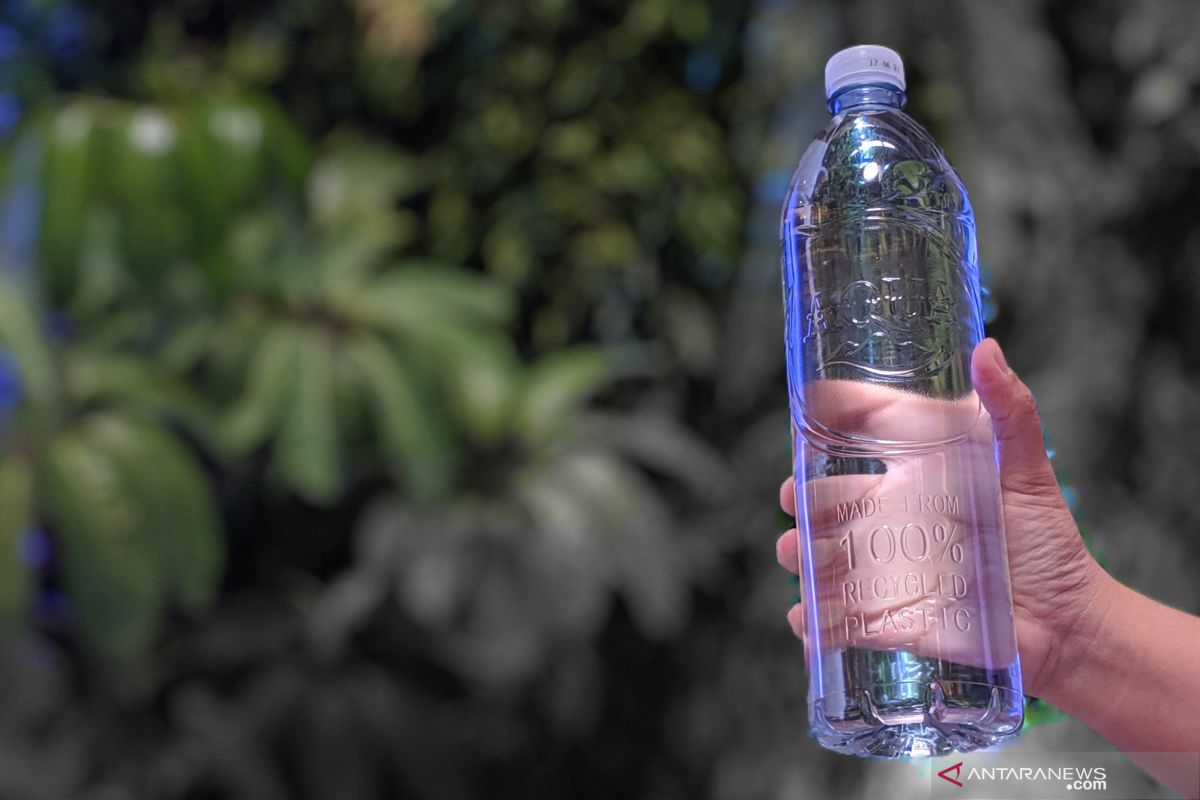 Mengapa Air Minum Kemasan di Indonesia Belum Sepenuhnya Gunakan Plastik  Daur Ulang 100 Persen? - Lifestyle