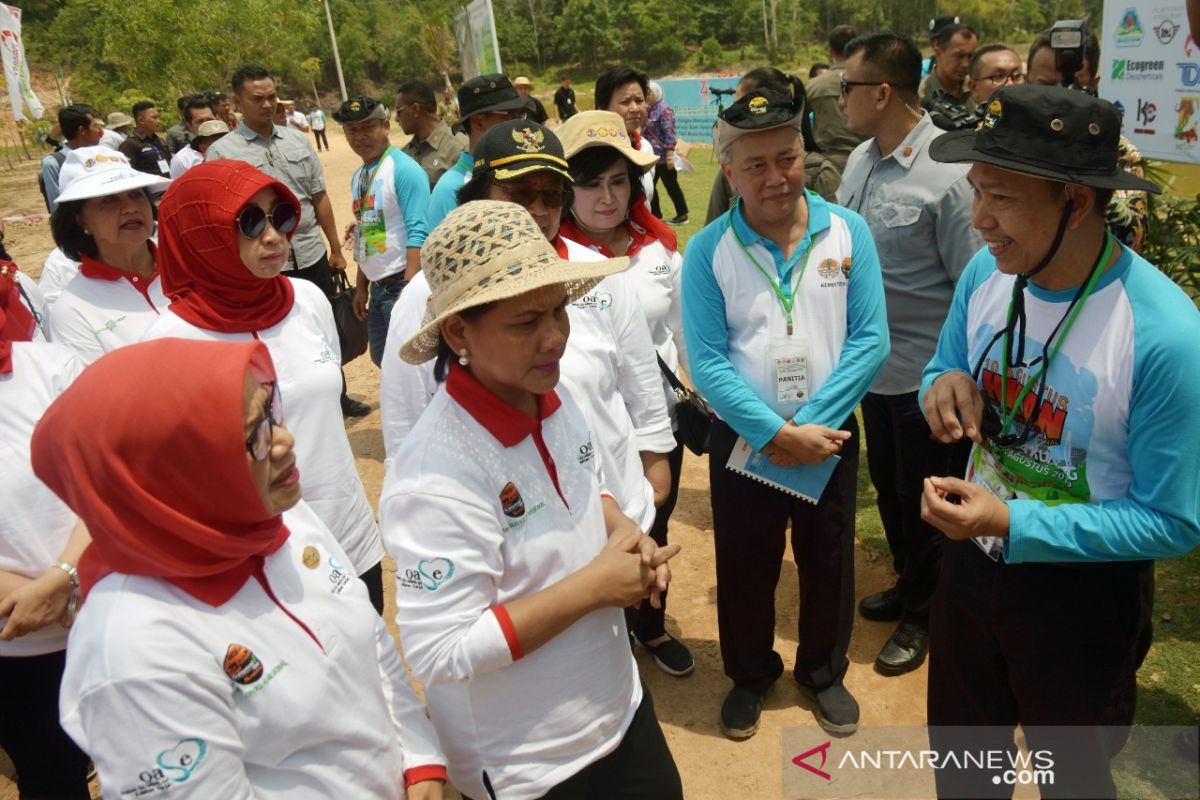 Iriana Joko Widodo lepas 4 elang bondol di Batam