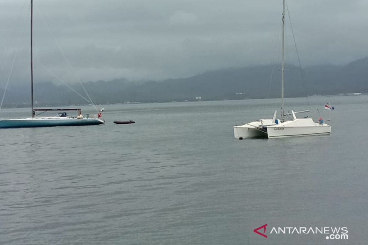 Enam perahu layar peserta SIDAYR masuk finis