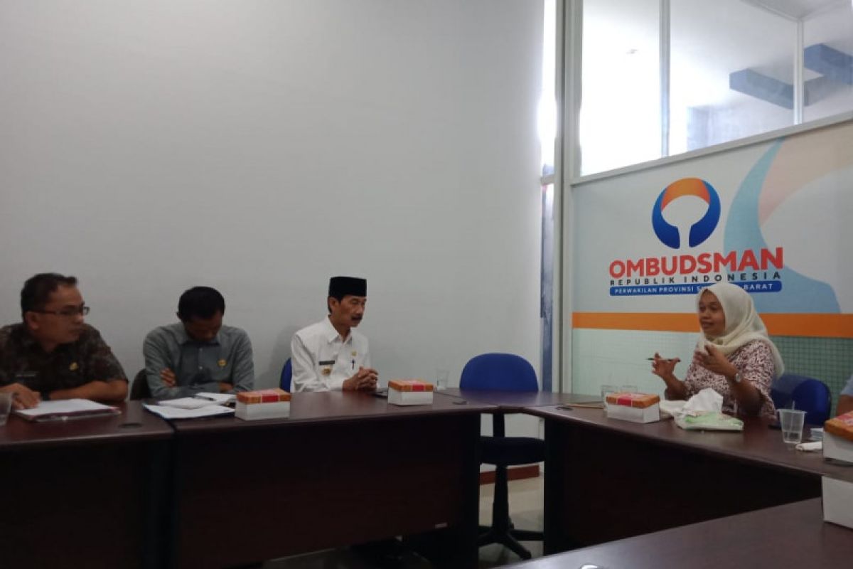 Bupati Solok Selatan penuhi panggilan Ombudsman Sumbar