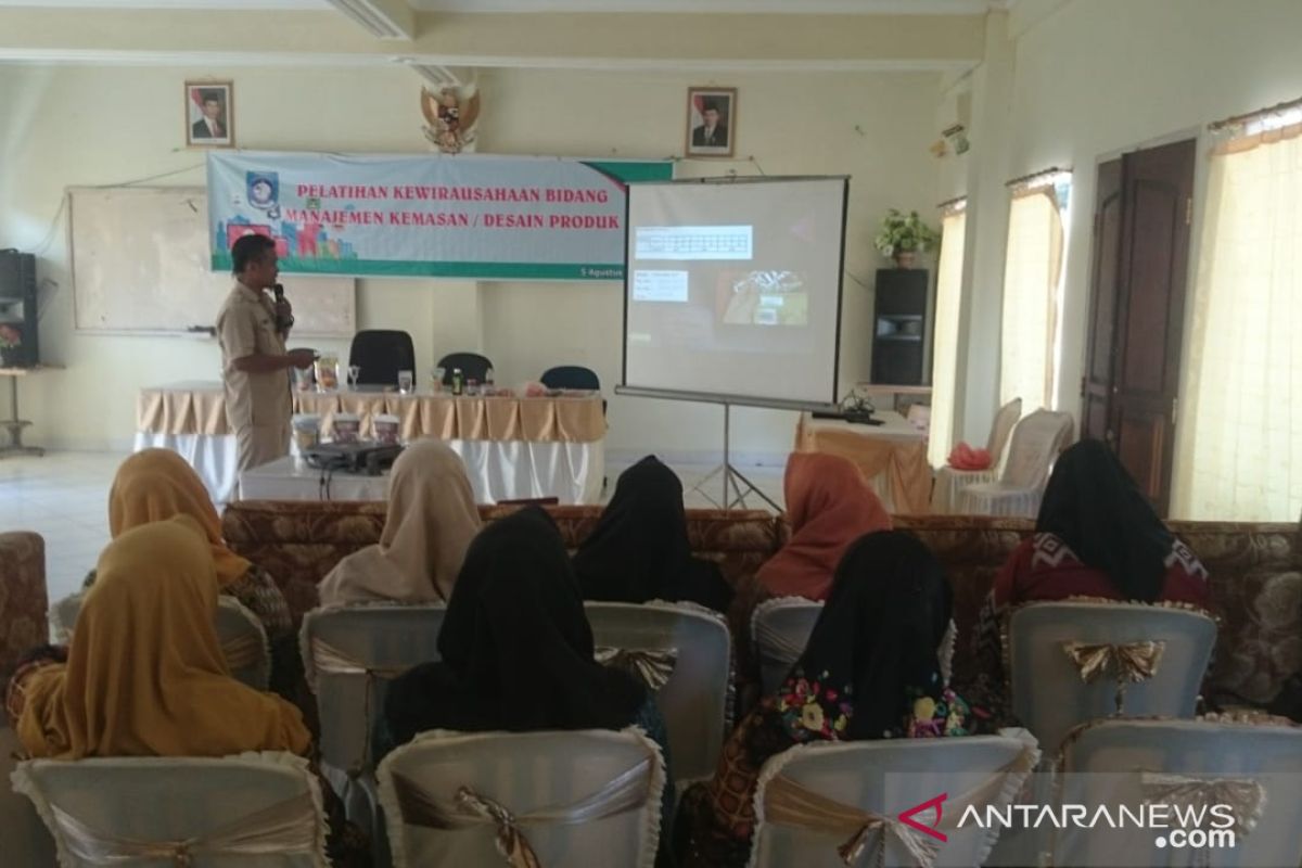 Pemerintah Kabupaten Bangka Barat latih pengemasan produk IKM