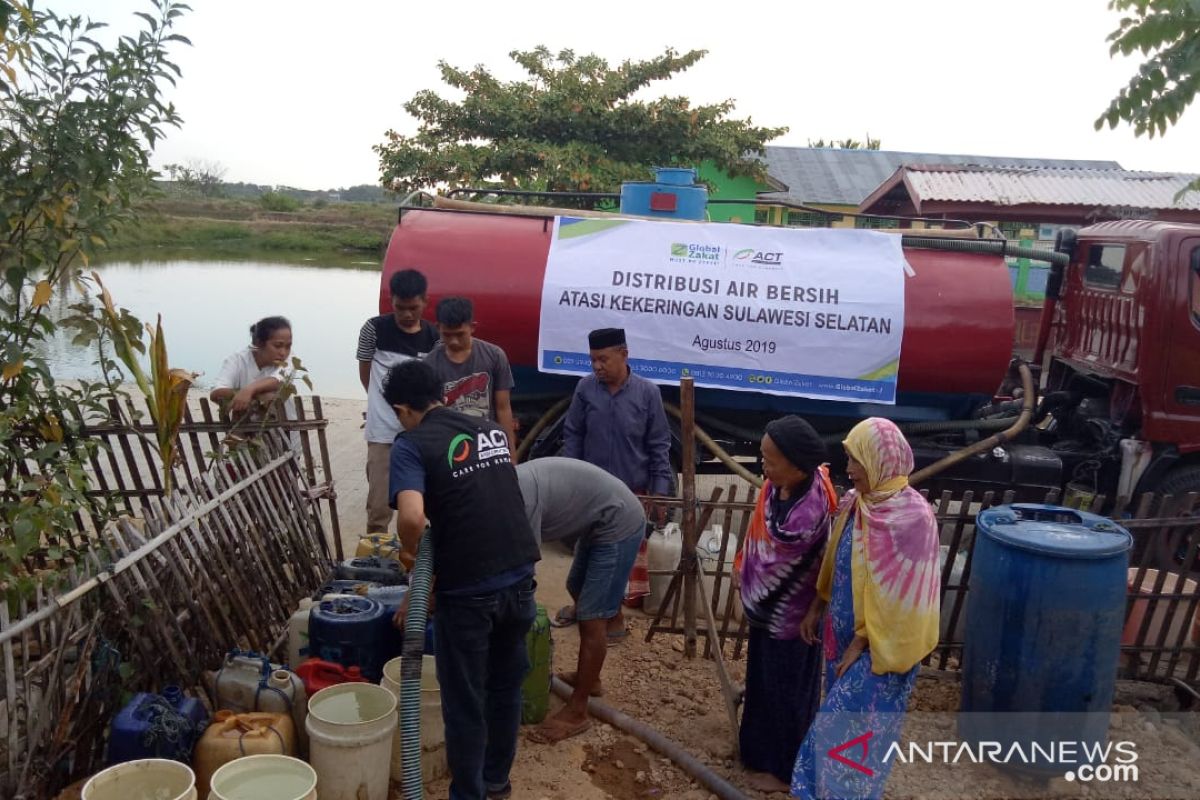 Warga pesisir Pangkep, Sulsel dapat pasokan air bersih dari ACT