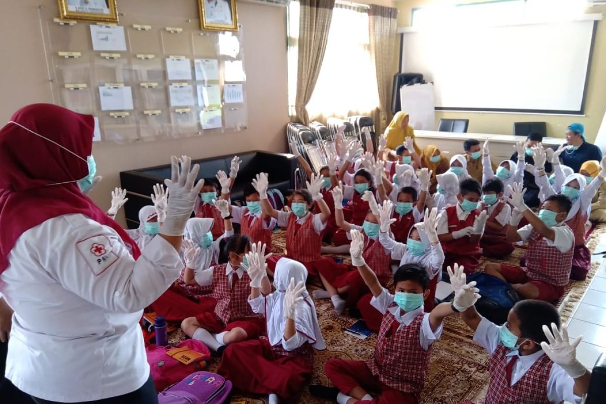 PMI-Puskesmas Kota Tangerang latih pelajar tingkat SD jadi dokter kecil