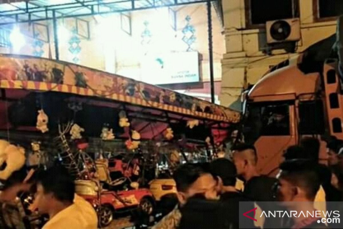 Truk tabrak odong-odong di Kotapinang, 5 orang terluka