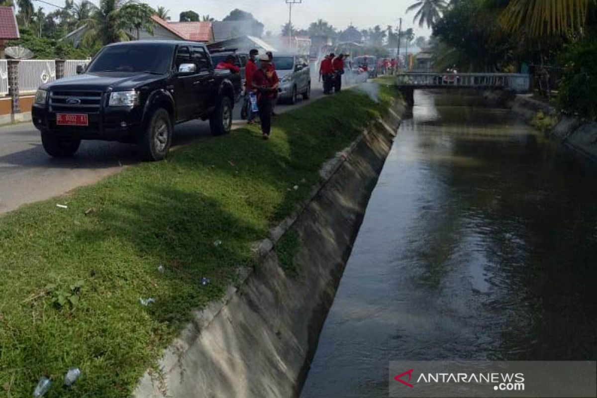 Masyarakat Nibong Aceh Utara gelar aksi bersihkan sampah di irigasi