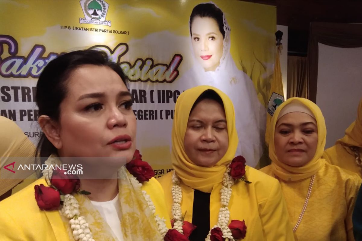 Ikatan Istri Partai Golkar  safari baksos di Surabaya