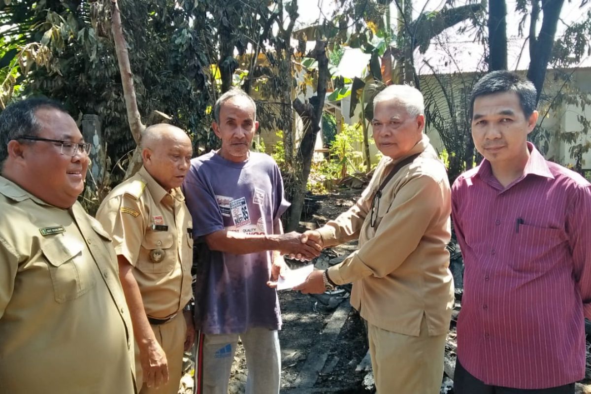 Baznas Sanggau bantu korban kebakaran di Sungai Sengkuang