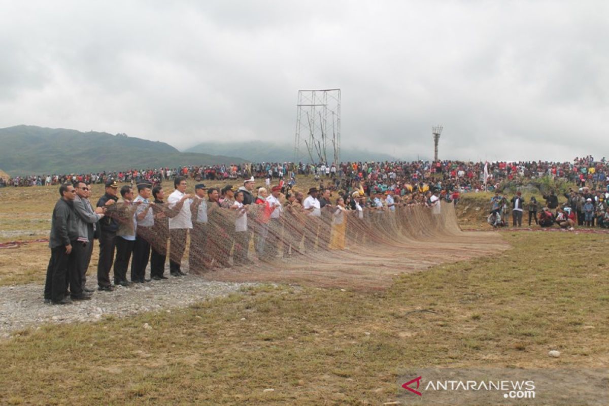 Yohana, menteri pertama buka Festival Budaya Lembah Baliem