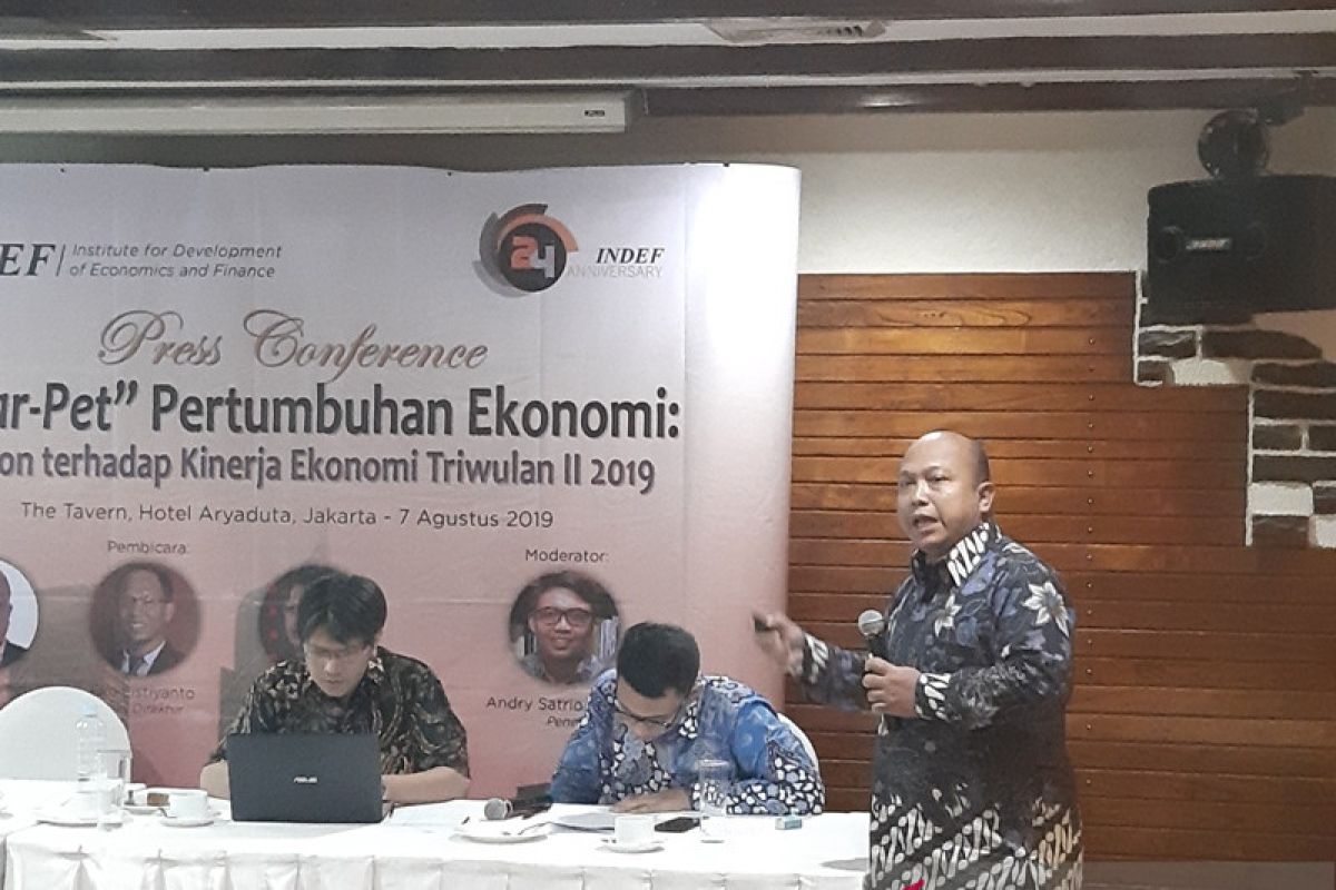 Indef: Tiket pesawat pukul pertumbuhan triwulan II sektor transportasi