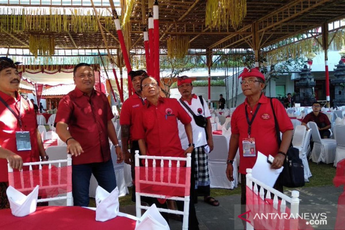 Peserta Kongres PDIP gunakan busana adat Bali