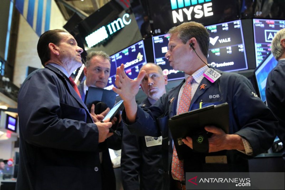 Wall Street naik ditopang laba yang kuat, Dow Jones terangkat 153 poin