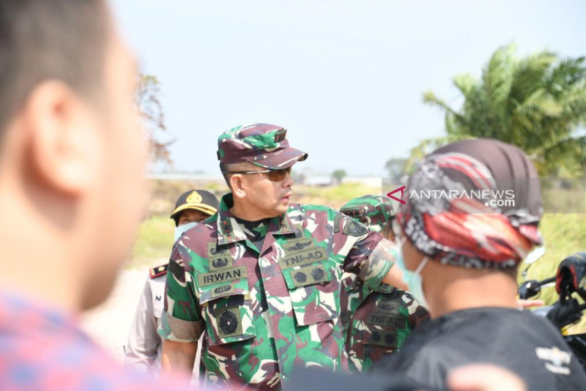 Lokasi kebakaran hutan ruas tol Palembang-Indralaya ditinjau Pangdam