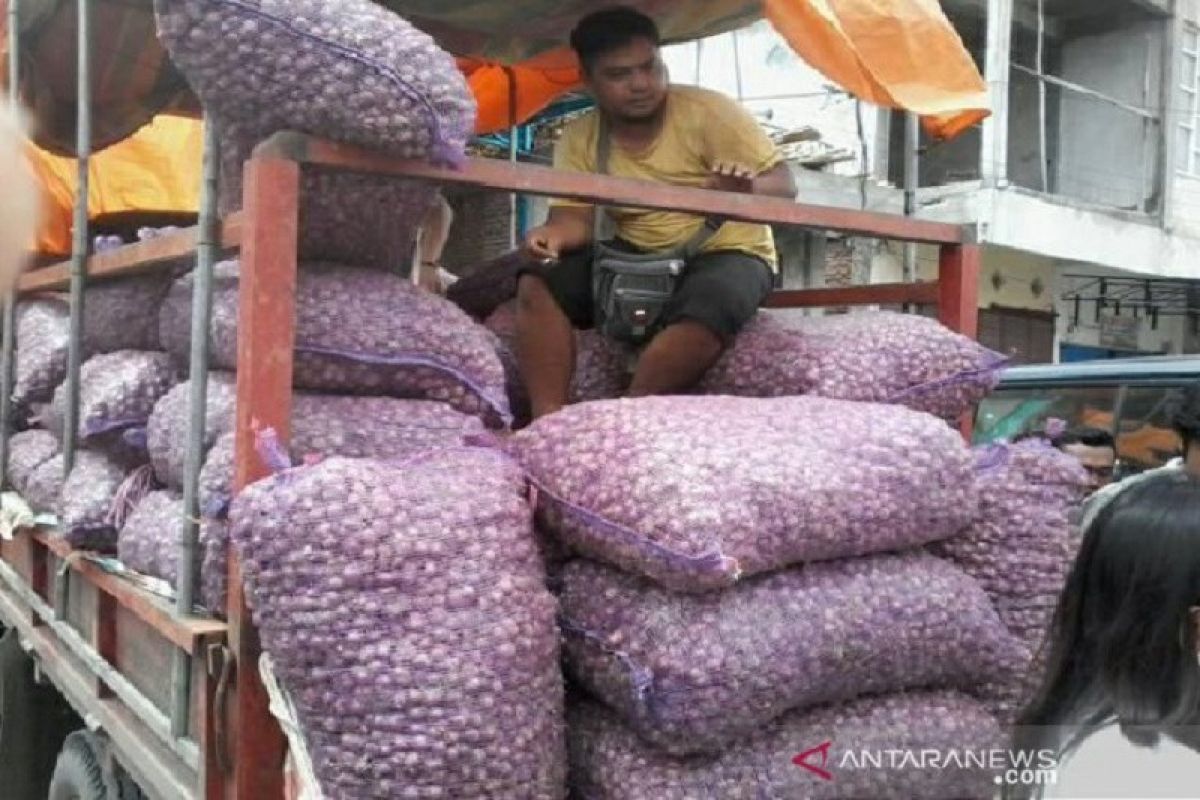 Ibu-ibu warga Palu serbu pedagang bawang, ini sebabnya