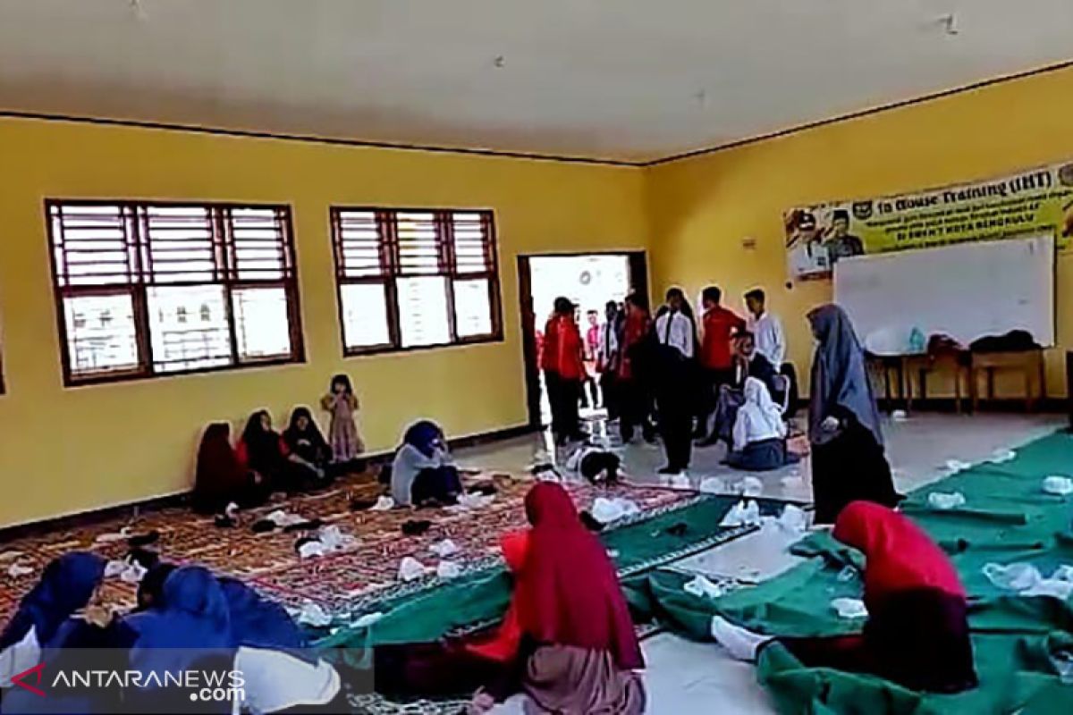 Sudah empat hari puluhan pelajar di Bengkulu kesurupan di sekolah