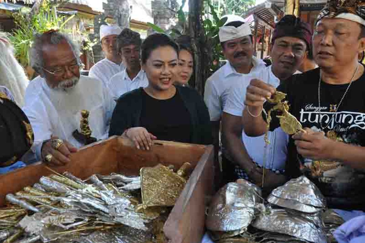 Pemkab Tabanan pentaskan wayang-topeng pada Festival Ulundanu 2019