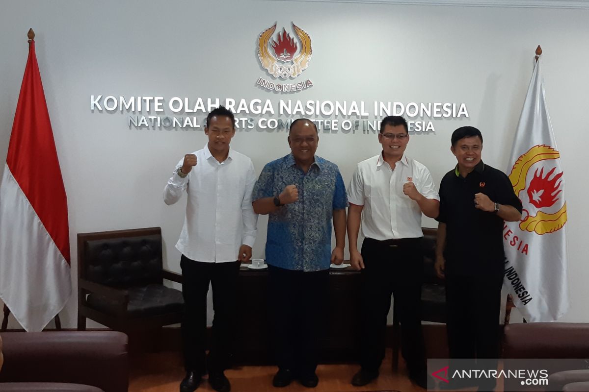 Ketua Umum KONI pertemukan tiga juara dunia tinju asal Indonesia