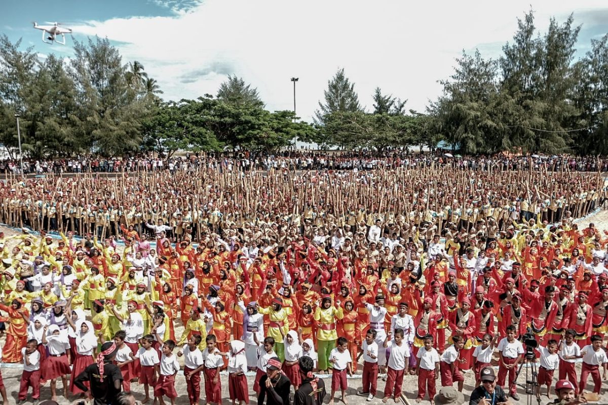 Pertunjukan musik Bambu Tada di Festival Morotai pecahkan rekor Muri