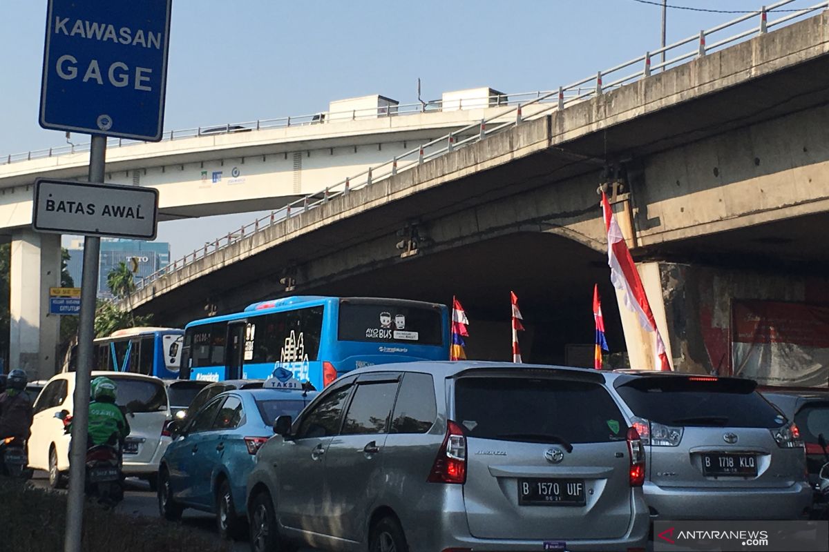 Sosialisasi ganjil-genap tidak terlihat di Jalan Tomang Raya