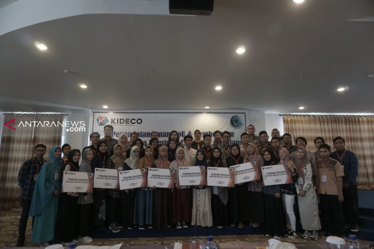Kideco Berikan Beasiswa CSR Paser Cemerlang