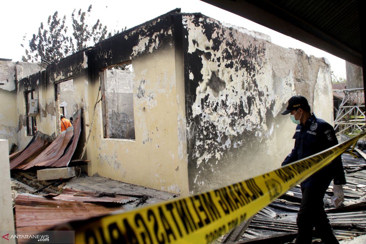 Kebakaran gedung Polda NTT diduga akibat hubungan arus pendek