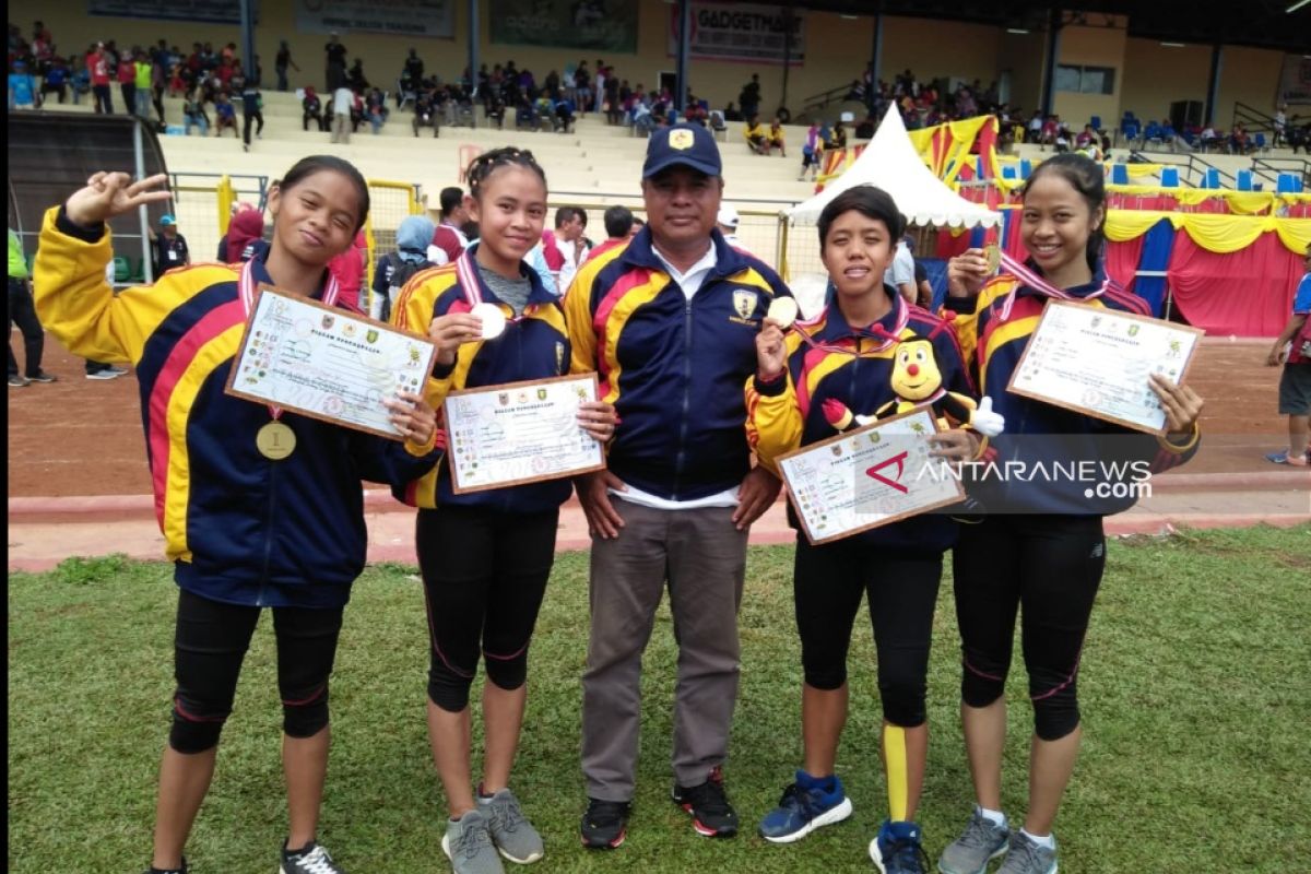 Prestasi Internasional Sprinter Dina banggakan Bupati HST