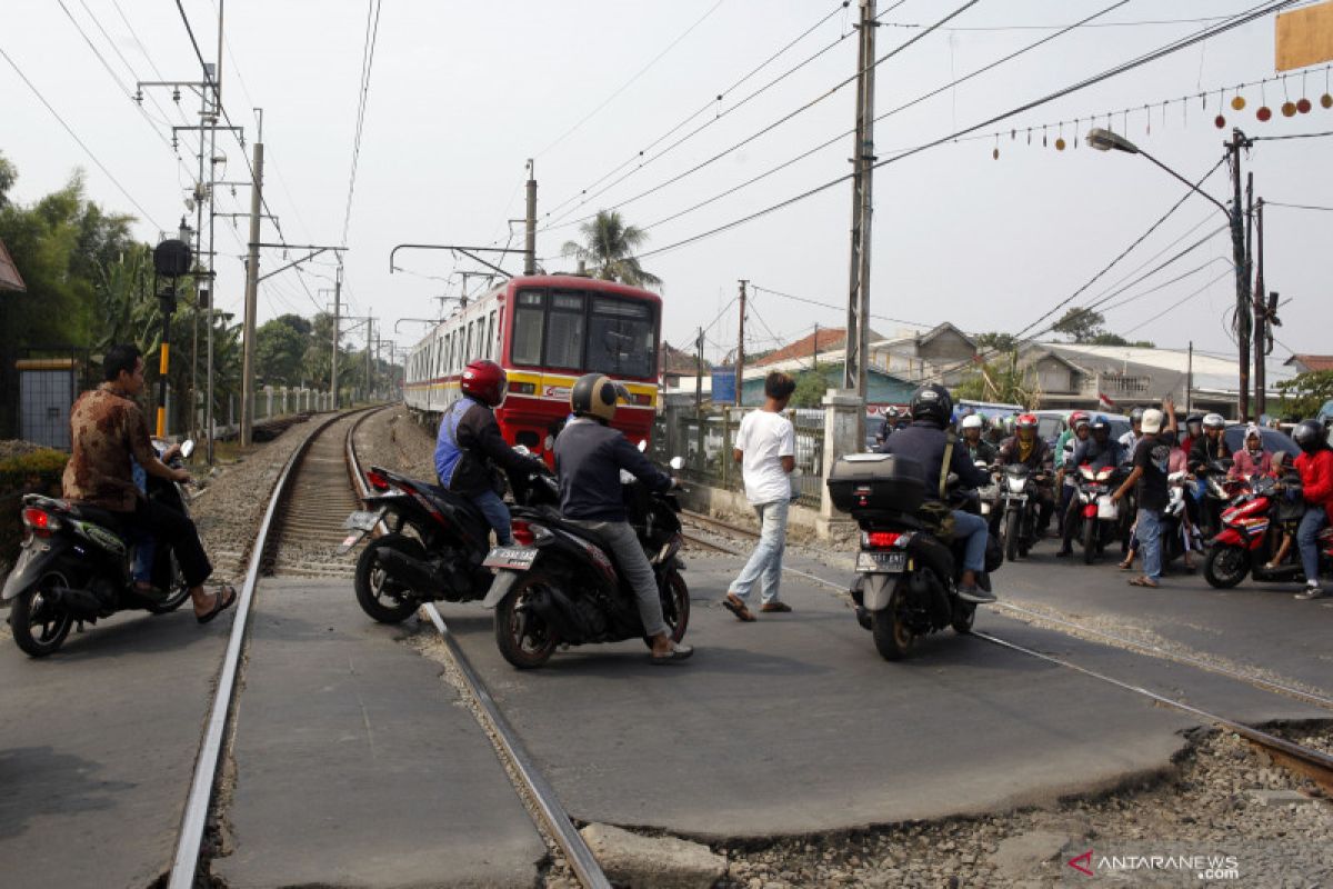 Perlintasan kereta sebidang Tanjung Barat akan ditutup mulai Sabtu