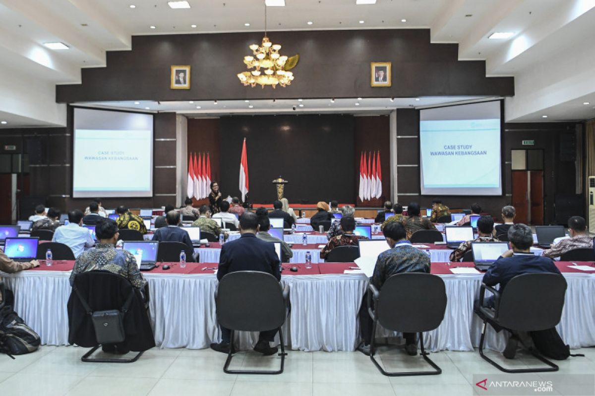 Pansel capim KPK serahkan 10 nama ke Presiden pada 2 September