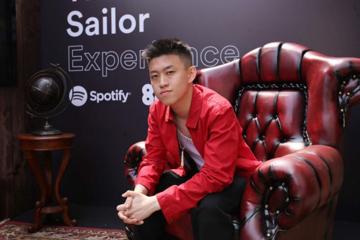 Spotify dan Rich Brian gelar pameran "The Sailor Experience"