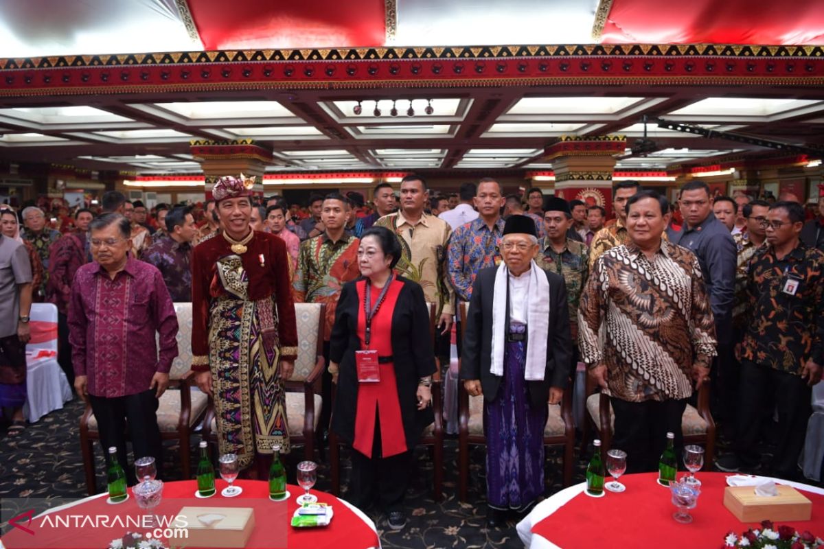 Jokowi, Prabowo attend opening ceremony of PDIP national congress