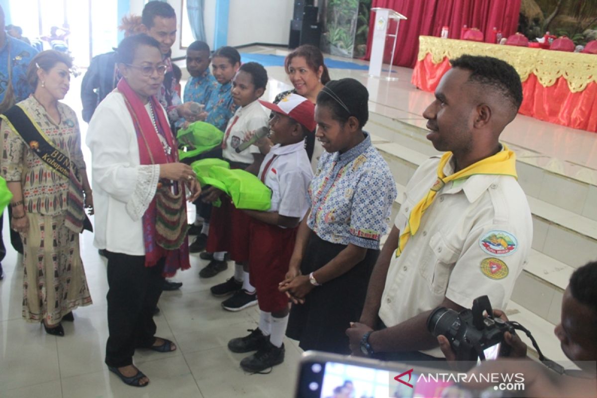 Menteri Yohana: Tak ada kabupaten layak anak di Papua