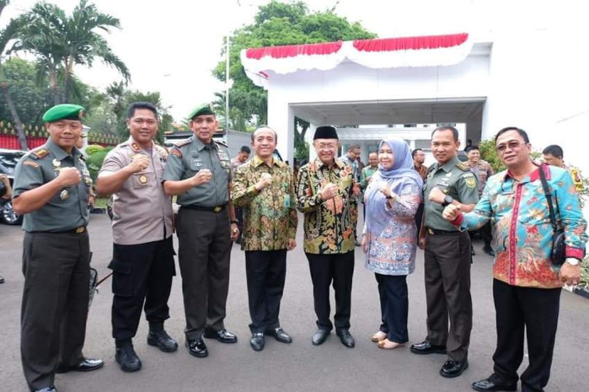 Forkopimda Jambi saat menghadiri Rakor Pengendalian Karhutla