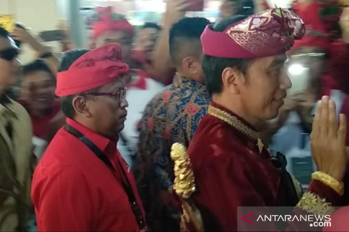 Presiden Jokowi dan Megawati disambut 500 penari pendet