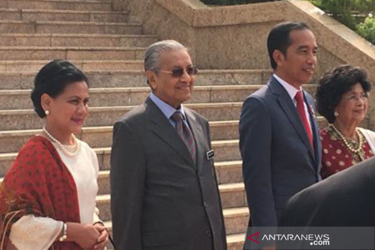 Presiden Jokowi tiba di Dataran Perdana Putrajaya