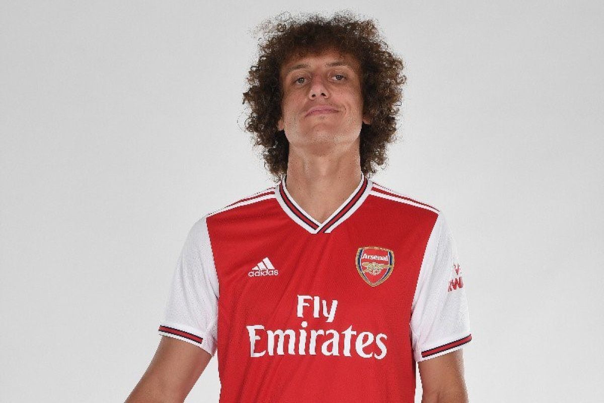 Bek tengah Chelsea David Luiz resmi bergabung ke Arsenal