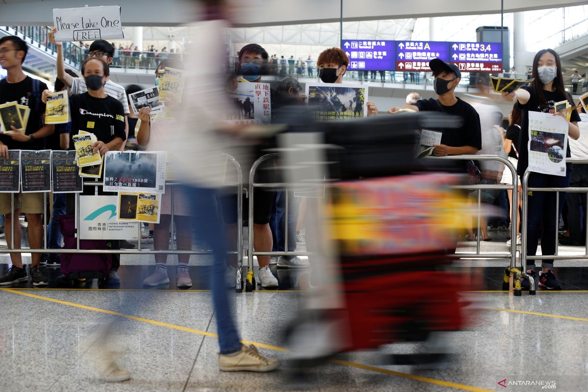 Ribuan orang berunjuk rasa kembali di Hong Kong