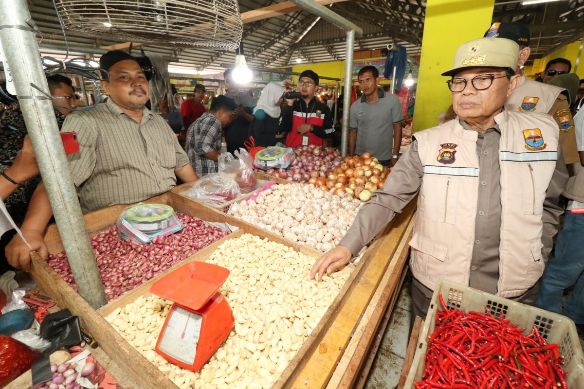 Gubernur dan Satgas Pangan cek harga bahan pokok jelang Idul Adha