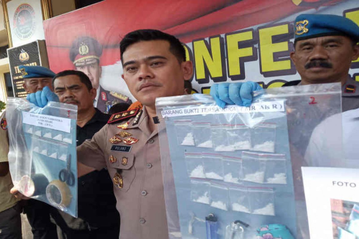 Polisi Cirebon bekuk empat pengedar narkoba jaringan lapas