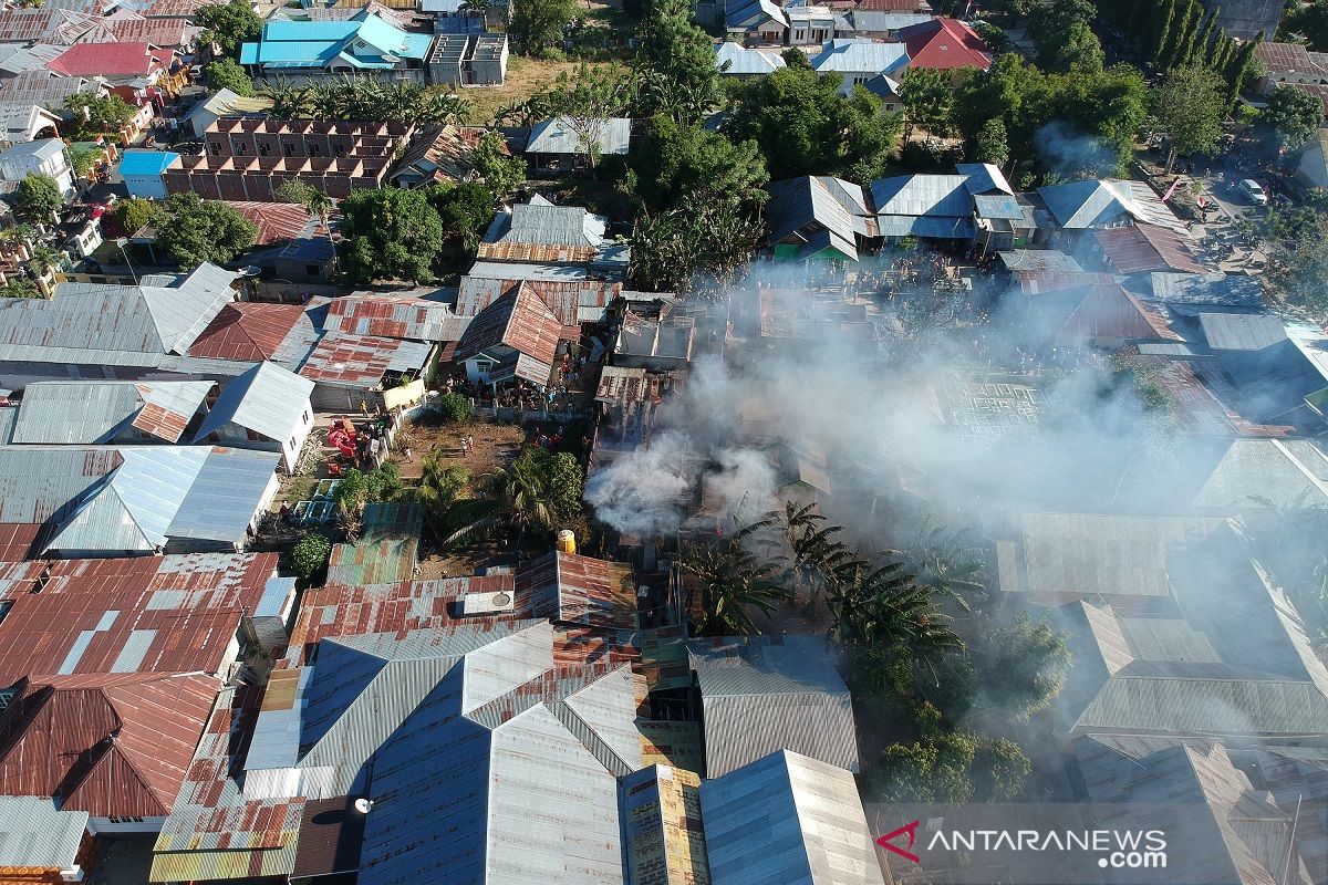 Kebakaran enam rumah di Liluwo diduga akibat api dari tungku