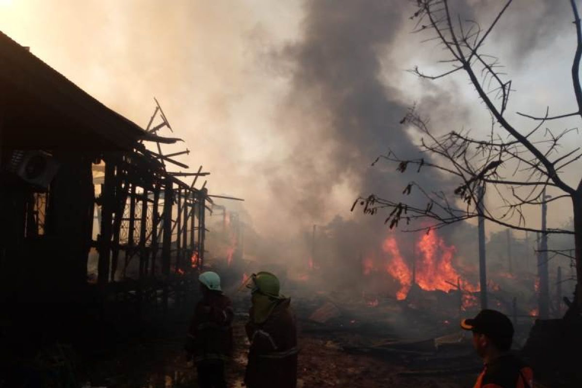 11 Bangunan Depan Kantor Camat Sangatta Utara Ludes Terbakar