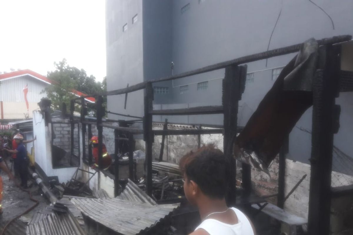 Kebakaran di Ambon  satu warung dan salon ludes terbakar