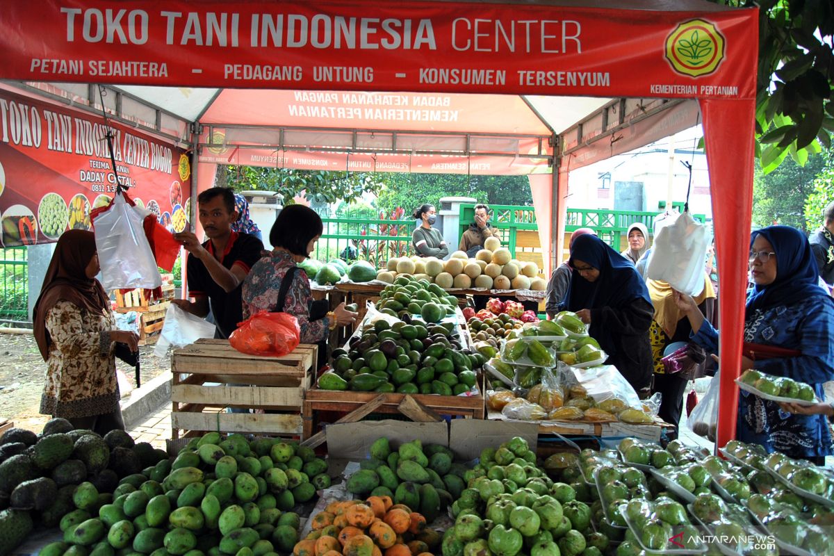 Mentan bersama Moeldoko pantau stok pangan di Pasar Mitra Tani Bogor