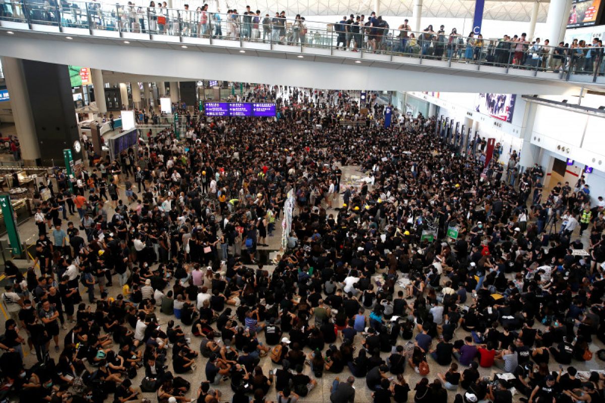 China perintahkan Cathay Pacific skors staf pendukung terlibat protes di Hong Kong